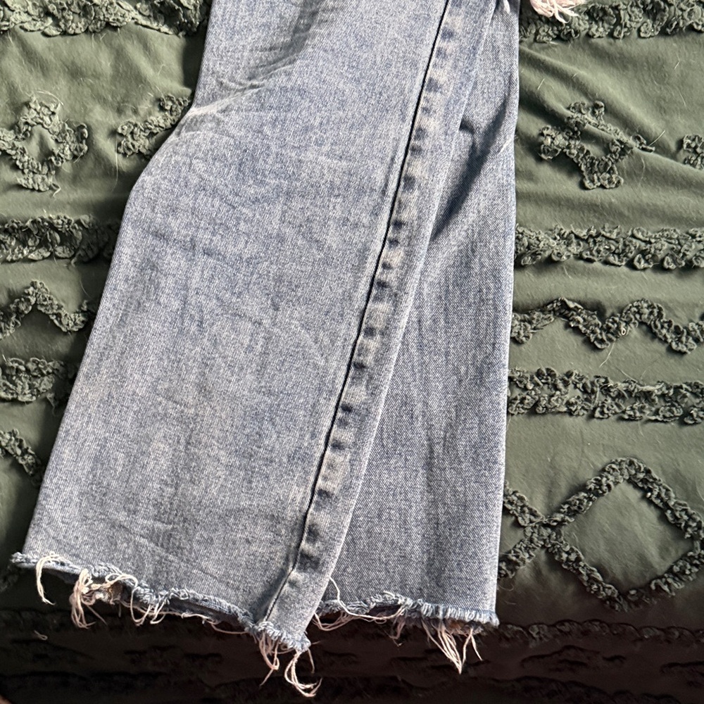 Prettylittlething Frayed Straight Leg Jeans